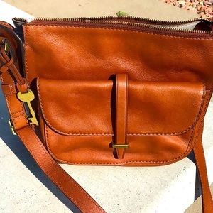 Fossil small purse, brown cowhide leather, adjustable strap